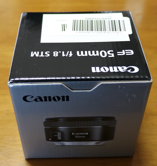 標準レンズ EF 50mm f/1.8 STMの箱